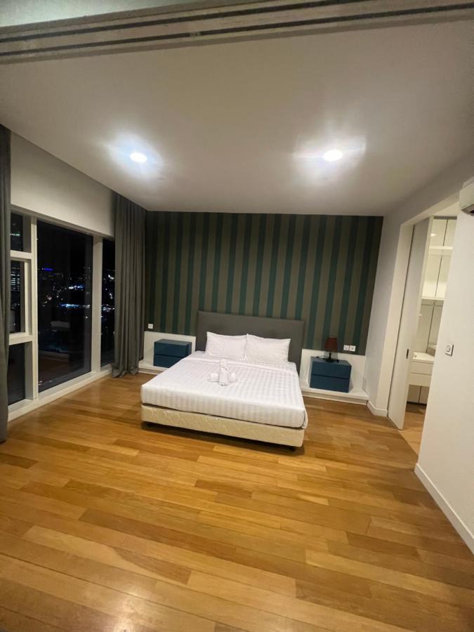 Platinum Klcc Pool View Apartment Kuala Lumpur Luaran gambar