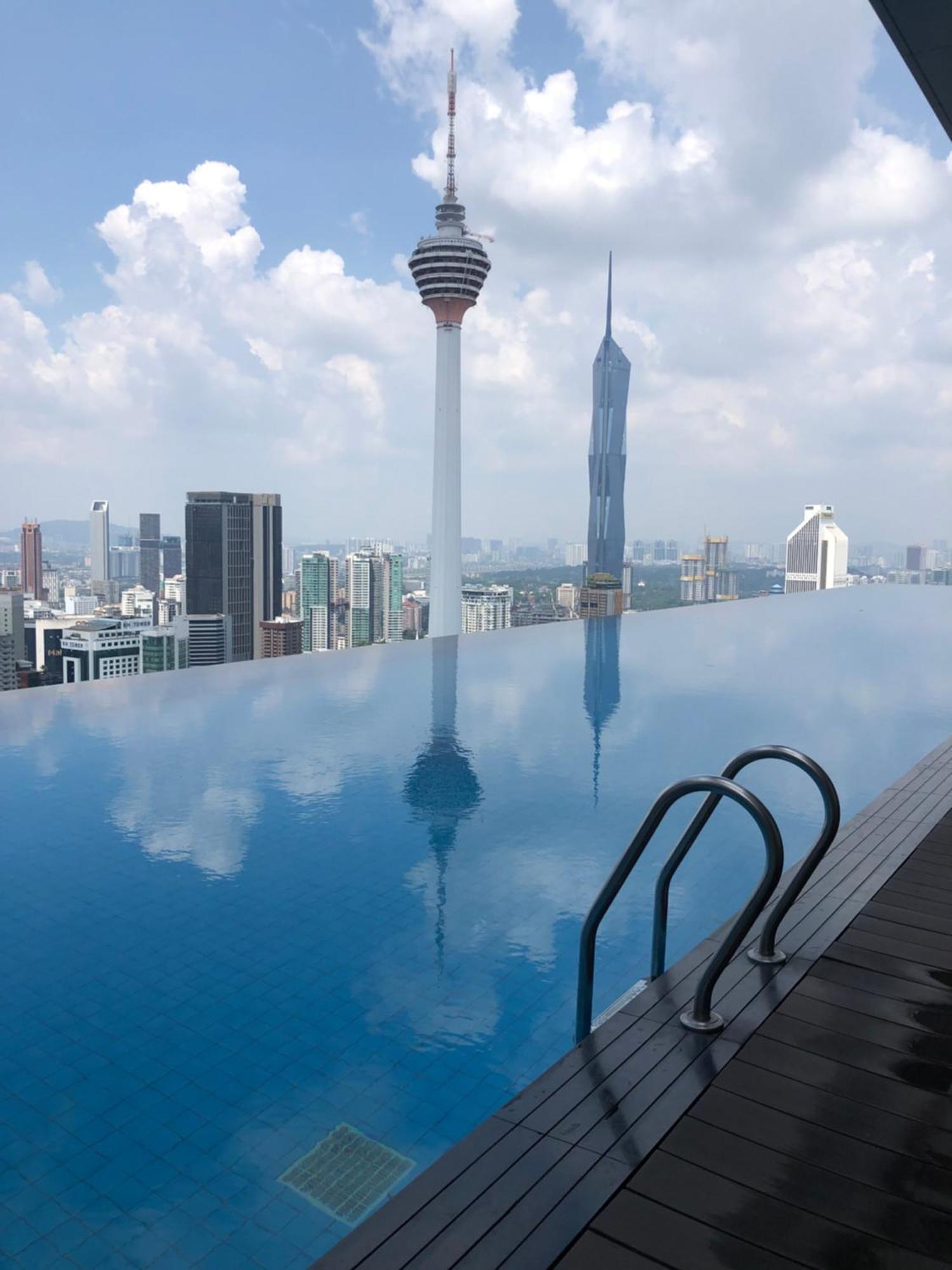 Platinum Klcc Pool View Apartment Kuala Lumpur Luaran gambar