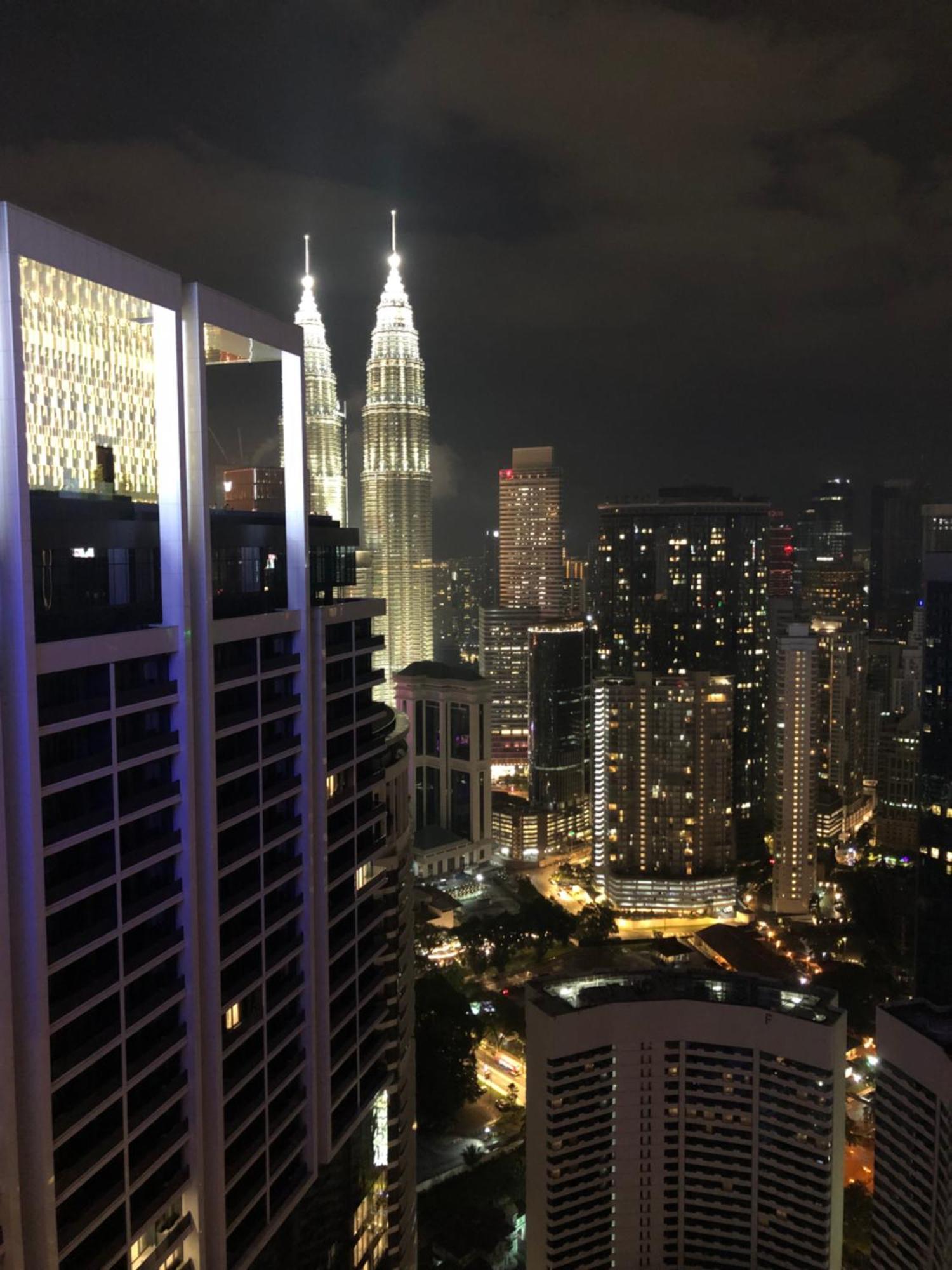 Platinum Klcc Pool View Apartment Kuala Lumpur Luaran gambar