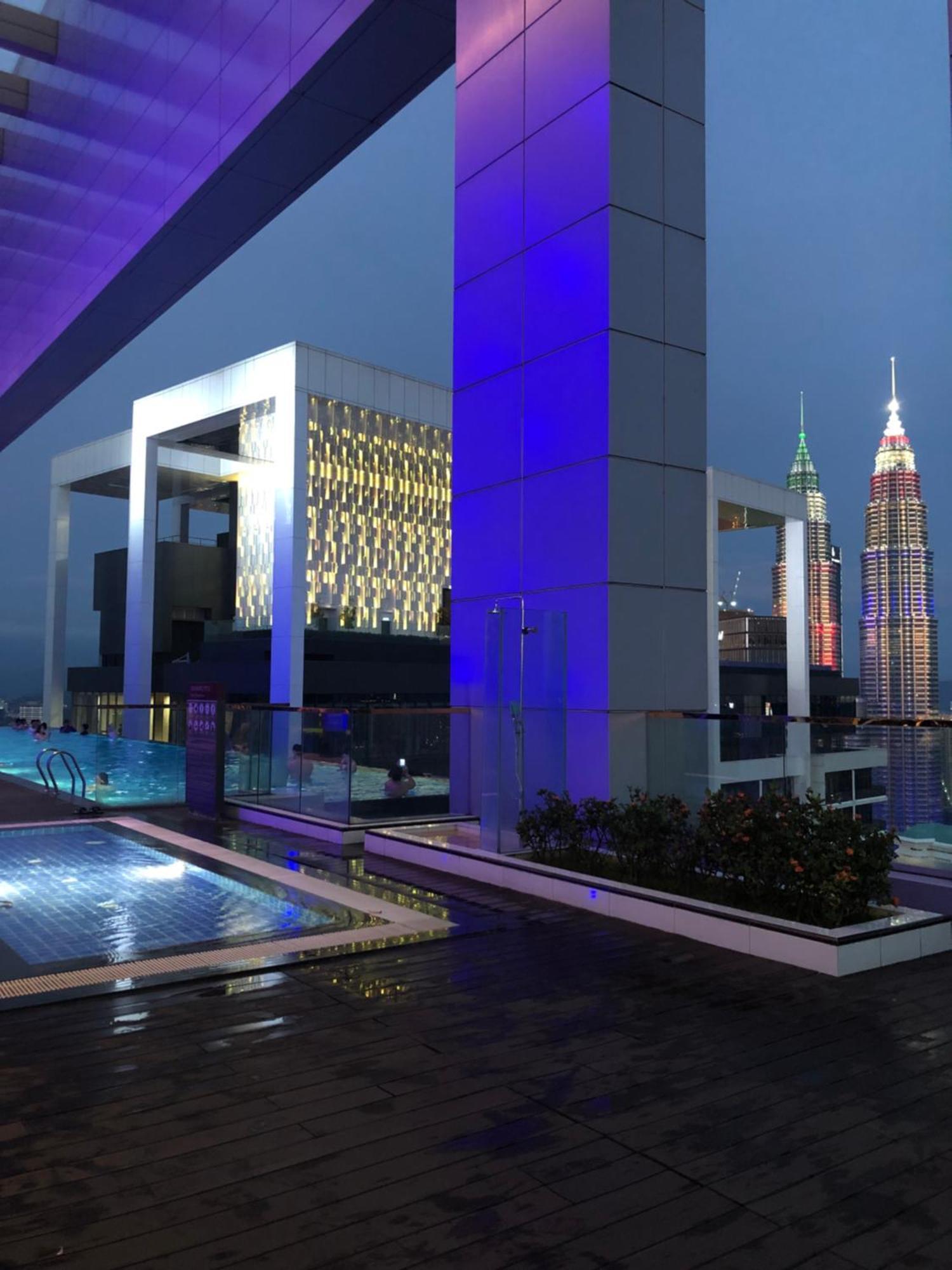 Platinum Klcc Pool View Apartment Kuala Lumpur Luaran gambar