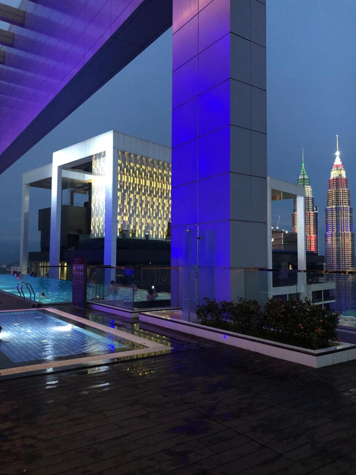 Platinum Klcc Pool View Apartment Kuala Lumpur Luaran gambar