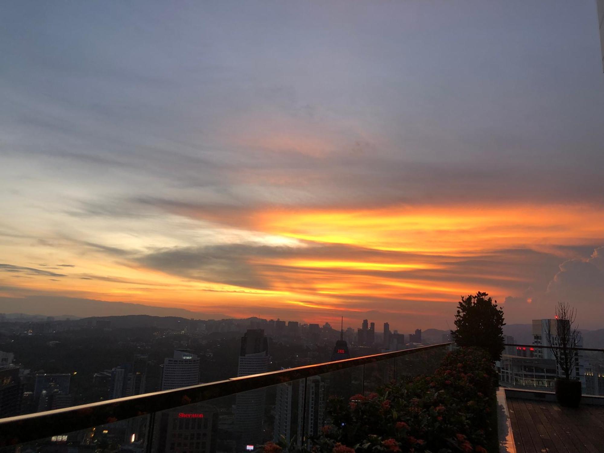 Platinum Klcc Pool View Apartment Kuala Lumpur Luaran gambar