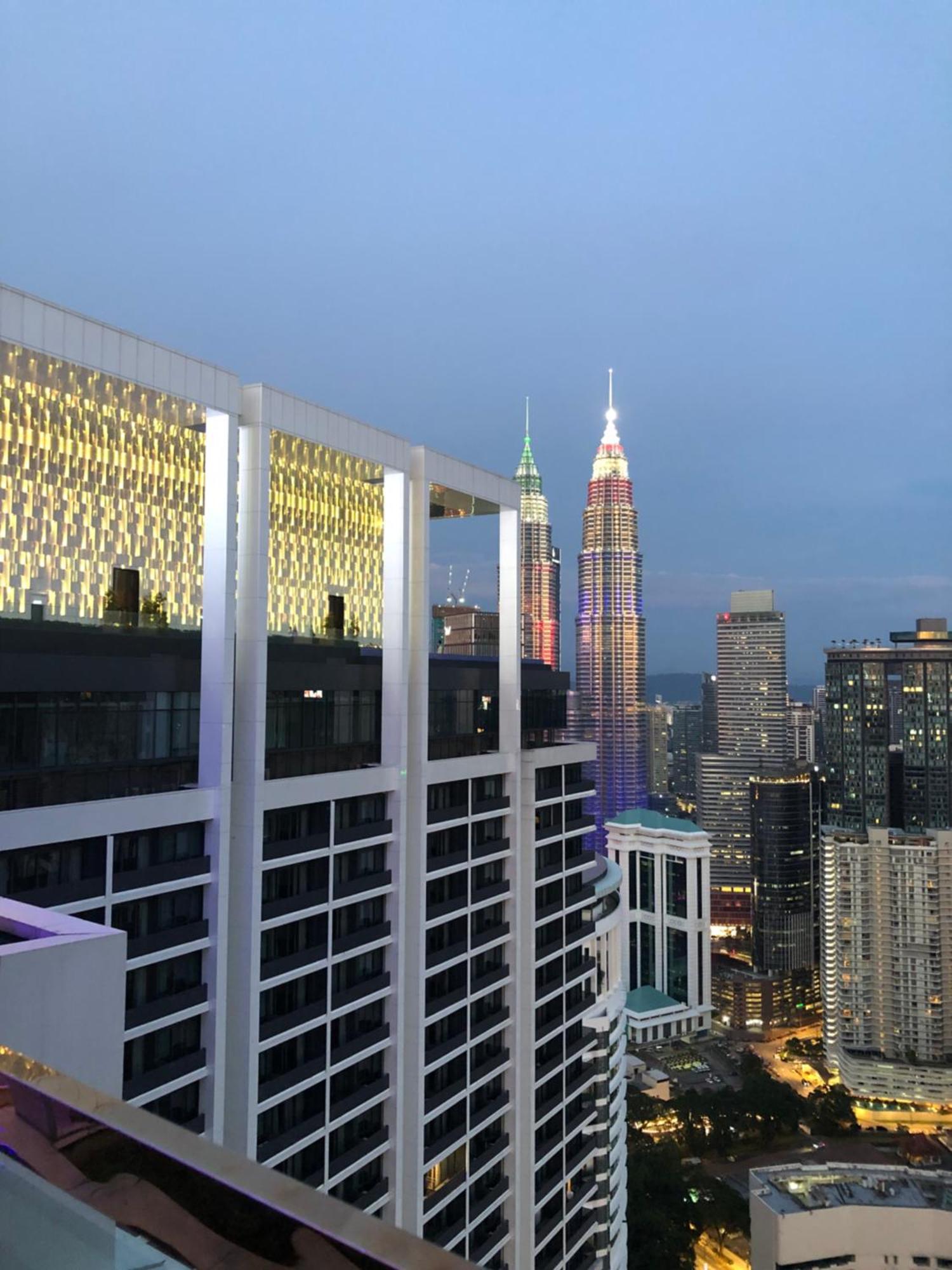 Platinum Klcc Pool View Apartment Kuala Lumpur Luaran gambar